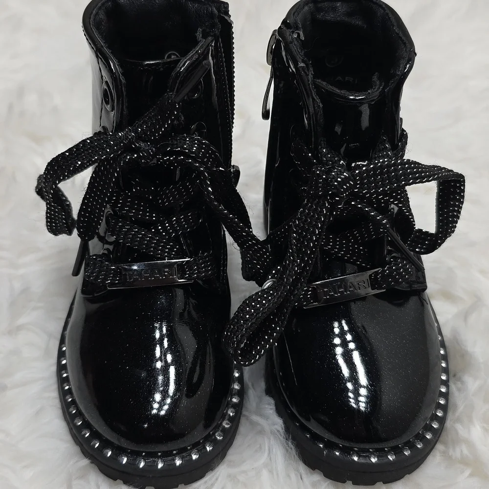 Tahari Merlene Kids Black Sparkle Lace-Up Boots. Size 5